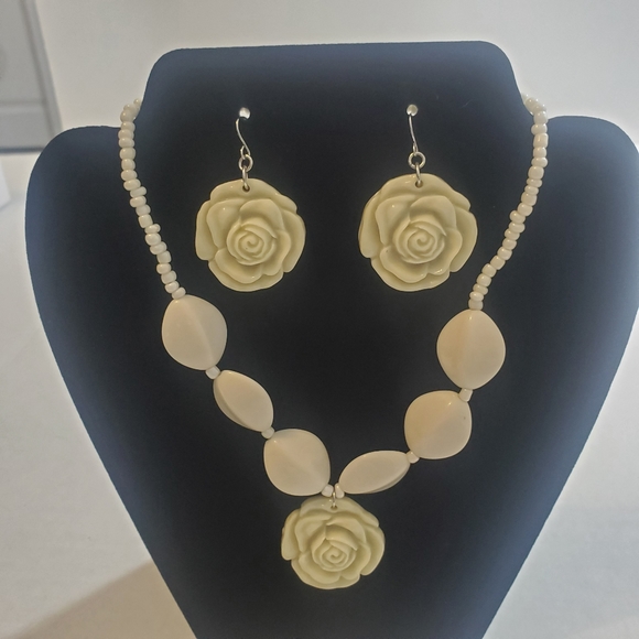 APOSTROPHE NECKLACE,EARRINGS,& BRACELET SET - Picture 2 of 12